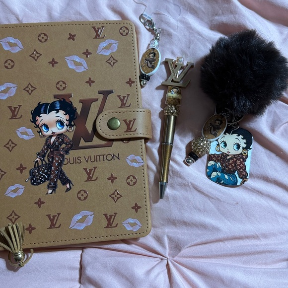 Brown and Tan Betty Boop 5 piece notebook and accessory set. - Picture 2 of 9